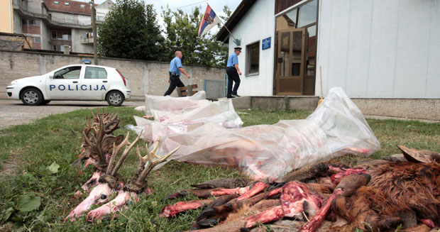 Гађао дивљач, убио рођака